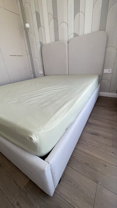 Кровать с МАТРАСОМ 160х200