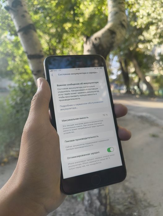 Продам Айфон 8  plus