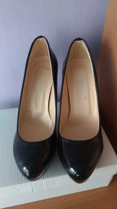 Дамски обувки на висок ток