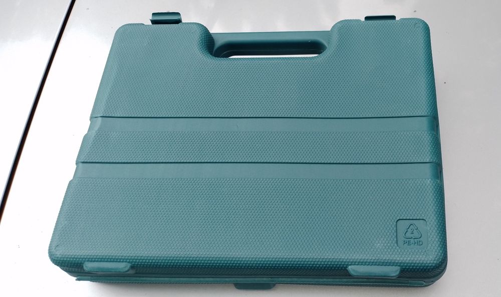 Куфар с интструменти