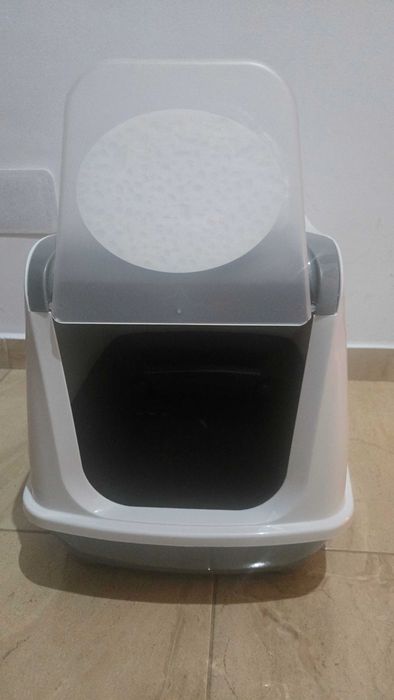 Litiera pisica cu capac si filtru de carbon - Noua