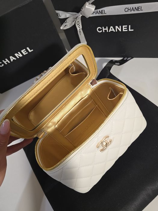 Налична чанта Chanel Vanity Case