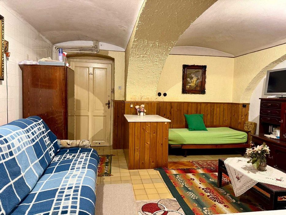 Inchiriez ieftin si central garsoniera la casa, 200 EUR