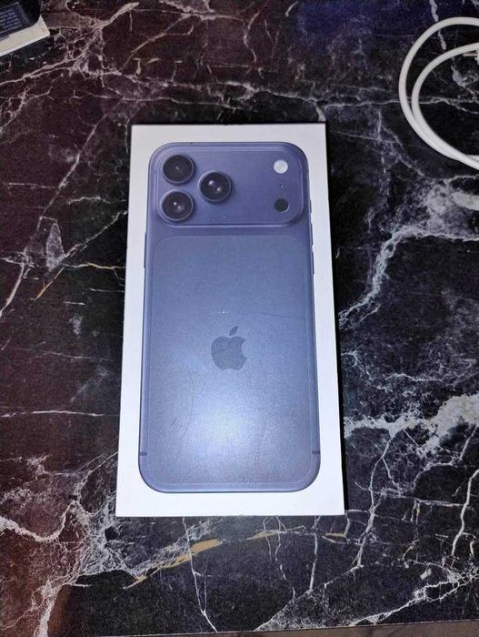 Vand iphone 17 pro max URGENT!!