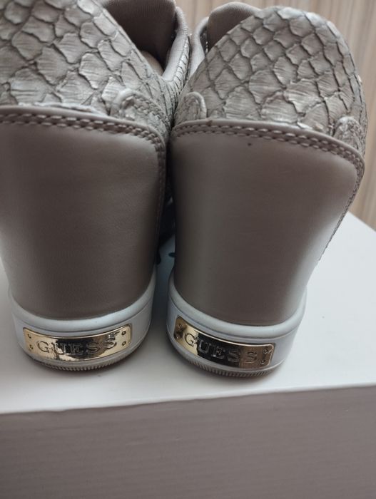 Обувки, маратонки guess гес
