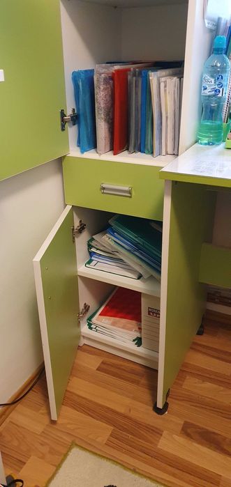 Mobila /mobilier pat + birou + dulap camera copil culoare alb / verde