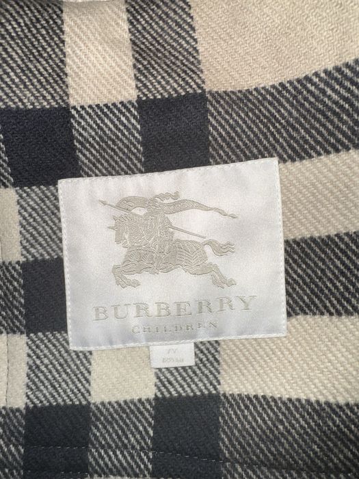 Продается детское пальто от бренда Burberry