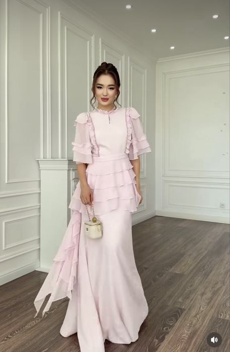 Продаю очень нежный розовый платья