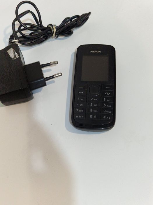 Telefon Nokia cu butoane cu încărcător original