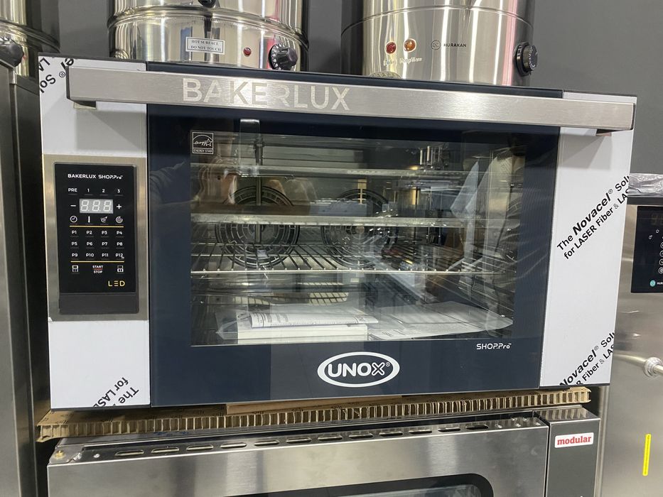 Конвекционная печь UNOX BAKERLUX