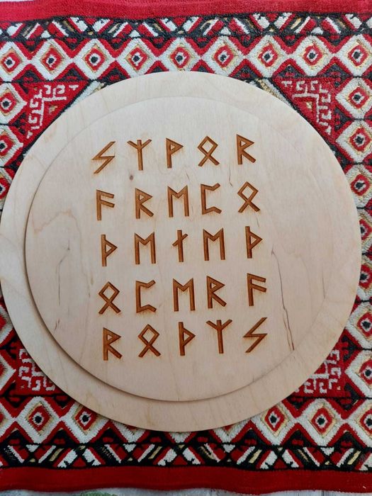 Шкатулка ручной работы.Руническая.
