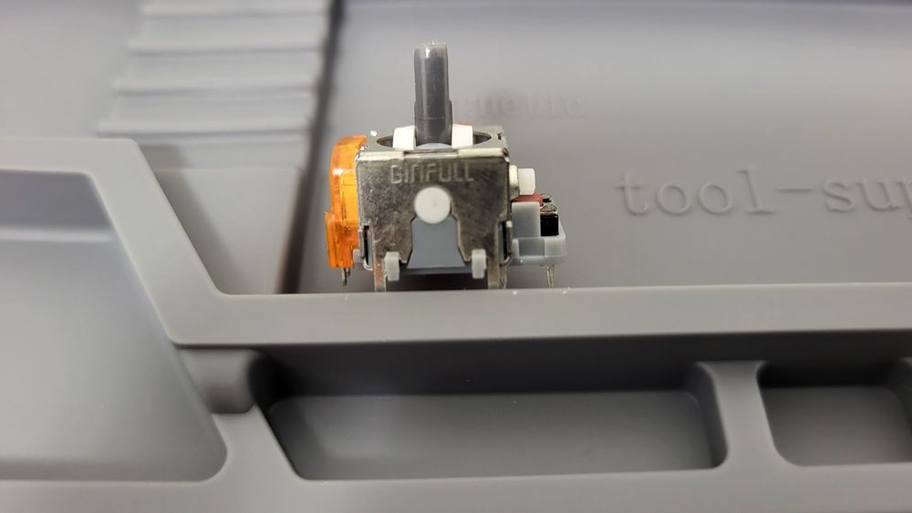 Analoguri TMR pentru PS5, PS4, Xbox One, Series S/X