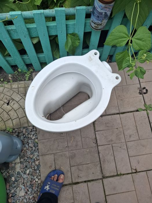 Продам дачный унитаз
