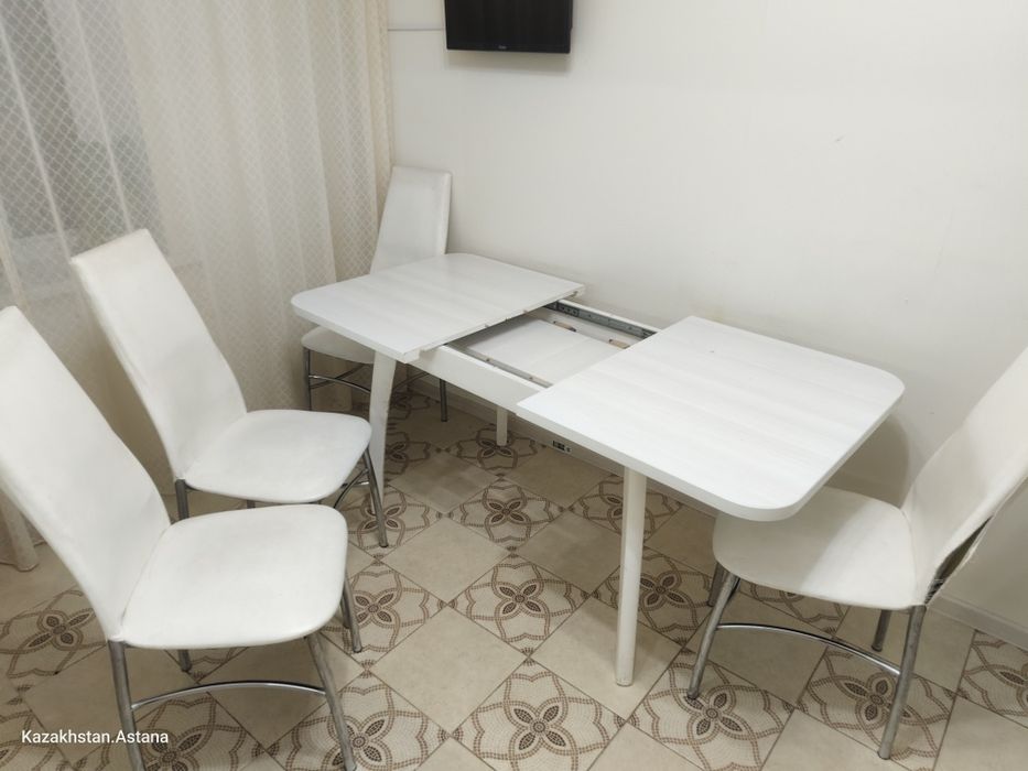 Стол кухонный со стульями