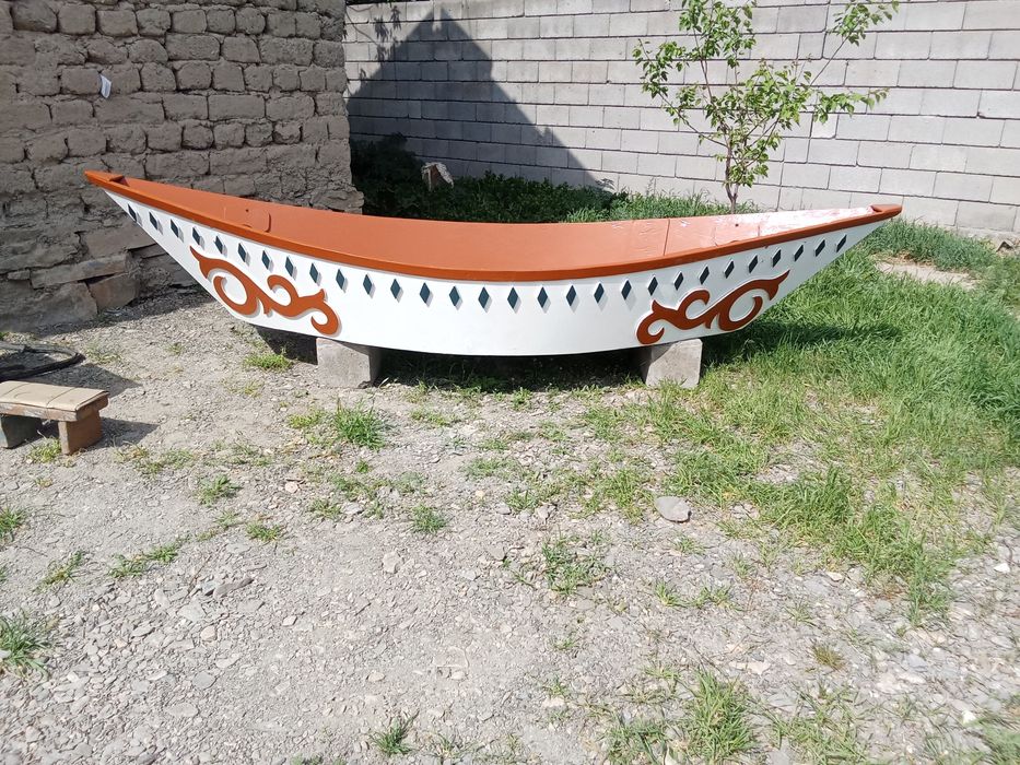 Лодка деревянная