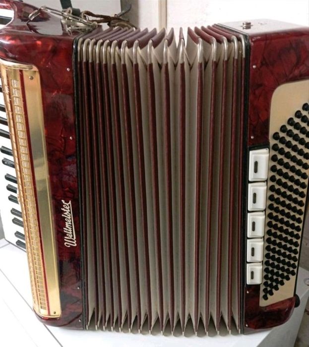 Vând acordeon Weltmeister 120 basi cu 4 scaune