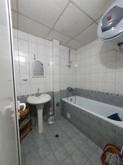 Дава се под наем Тристаен апартамент в Варна, Колхозен пазар - 75 кв.м за 423.3 € - Снимка #9