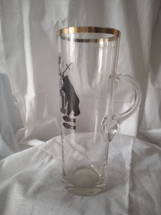 Пивная стеклянная кружка.