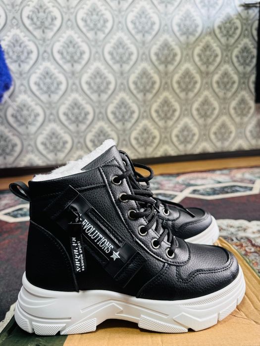 женская зимняя обувь.