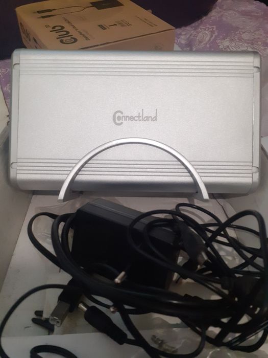 Vând carcasă ext. De aluminiu  USB.Nou