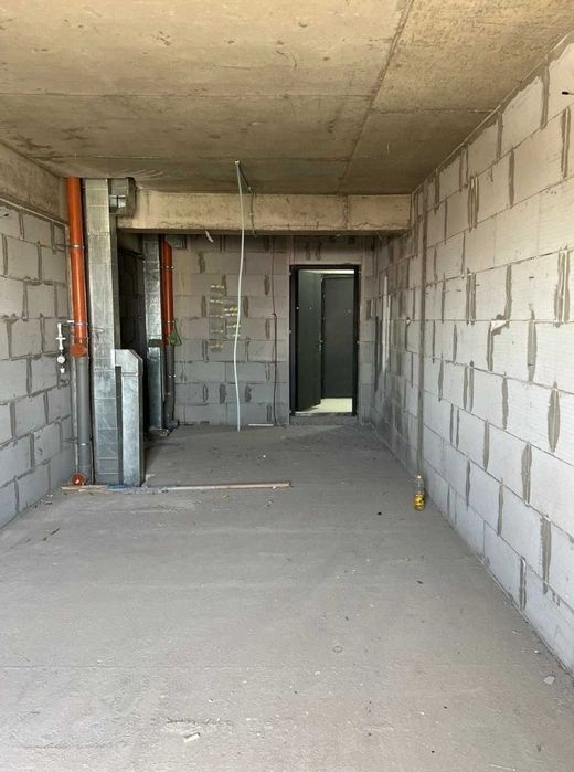 1 xonali uy sotiladi. Shahar markazida.