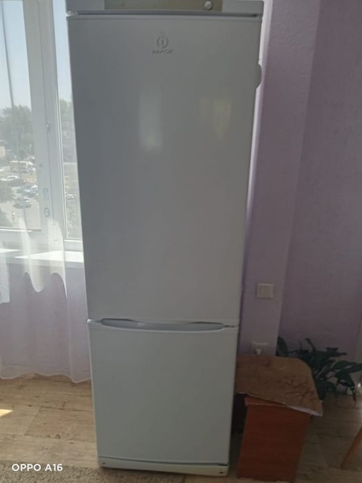 Продам холодильник  Indesit 40 тыс