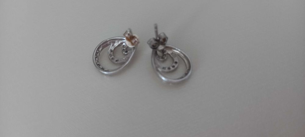 Малки Сребърни обеци като капчица с цирконий