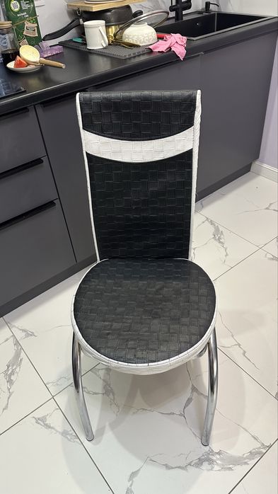 Продам стол со стульями