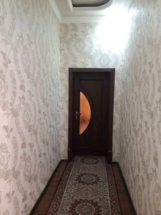 Продаётся дом в центре города Янгиюлея .Обшая площадь  3  соток .