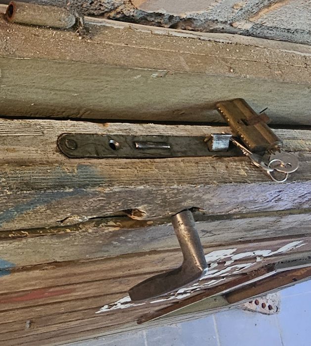 Масивнa гаражна врата - дървена - свалена