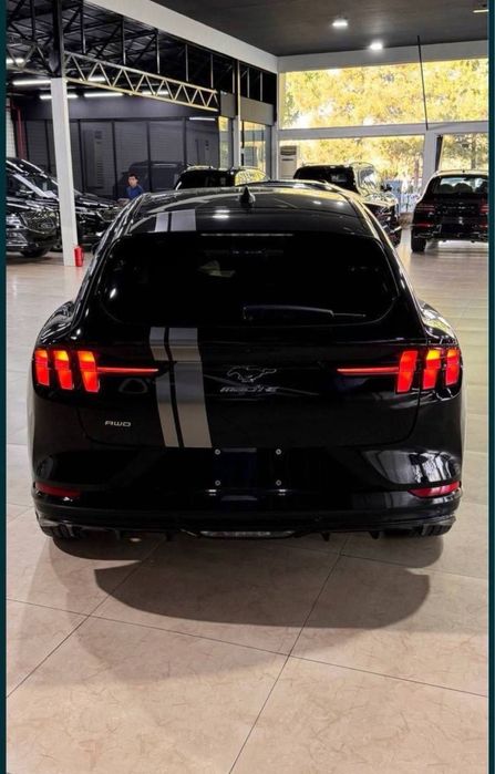 Продам Mustang Mach E.