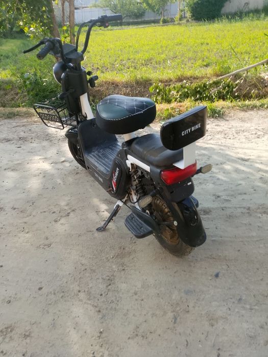 skuter sotiladi tez va arzon narxda xolati yaxshi