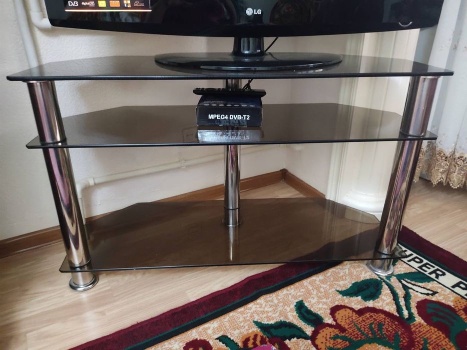 Стеклянная подставка для телевизора