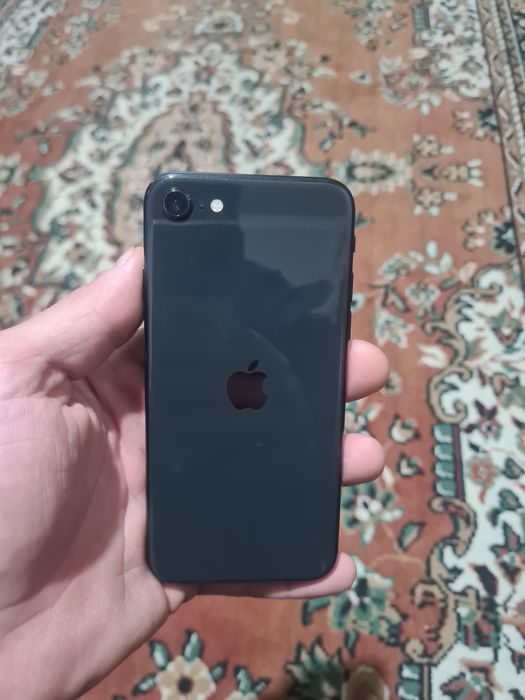 Айфон се 2 поколение 2020