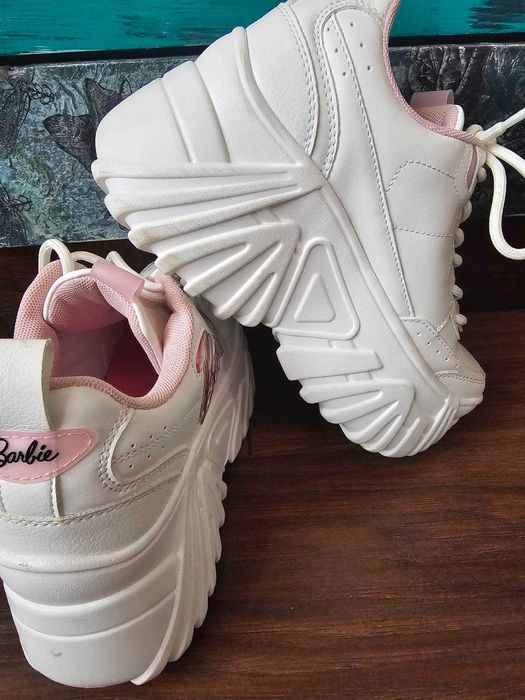 Сникърси Бершика Барби на платформа