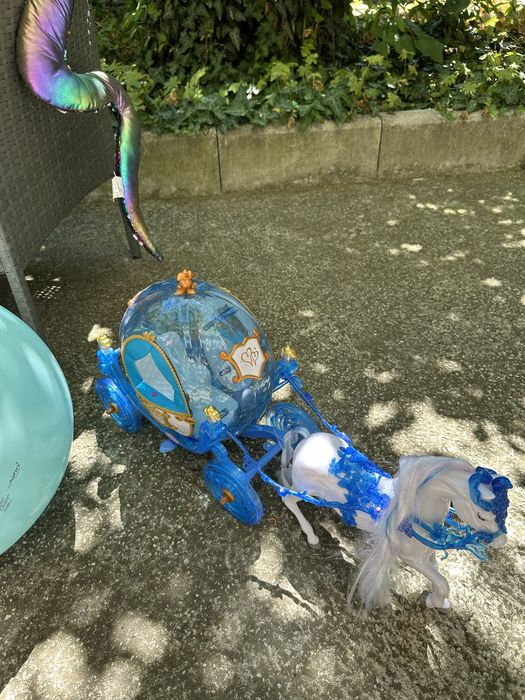 Много на брой детски играчки