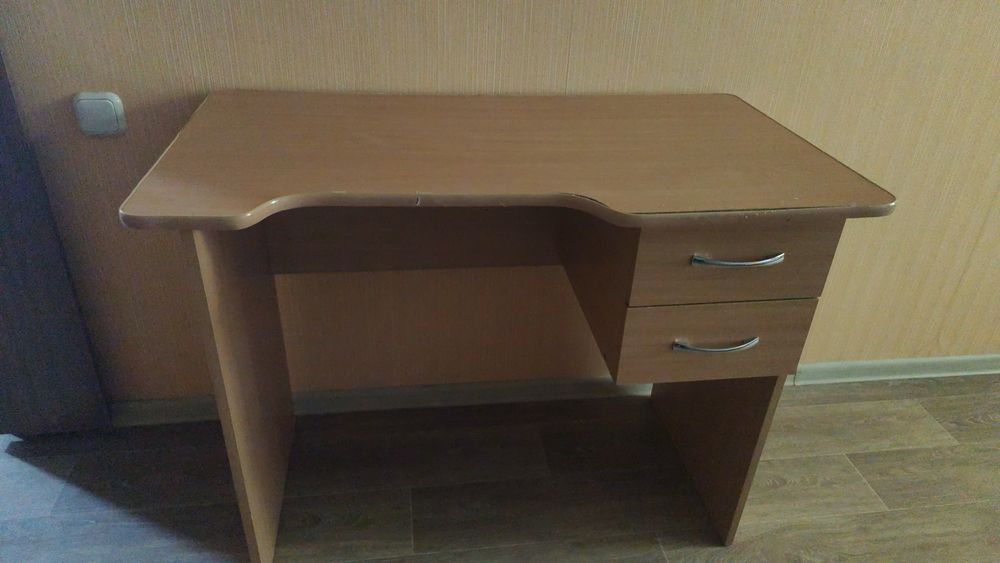 Стол письменный  бесплатно