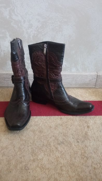 Продам зимние казаки