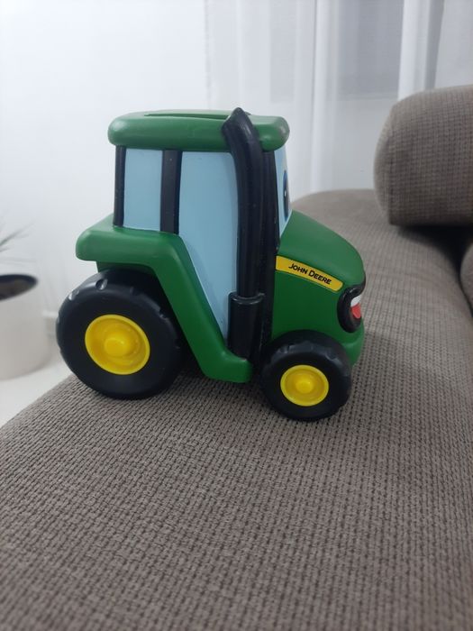 Tractoras John Deer, apasă și merge