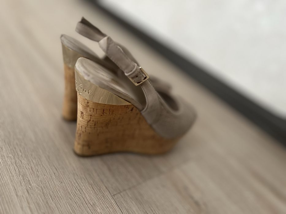 Продам босоножки