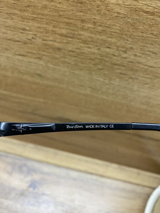 Продаются  очки ray ban оригинал