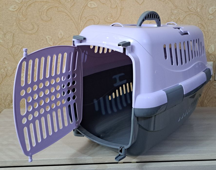 Новая переноска пластиковая.