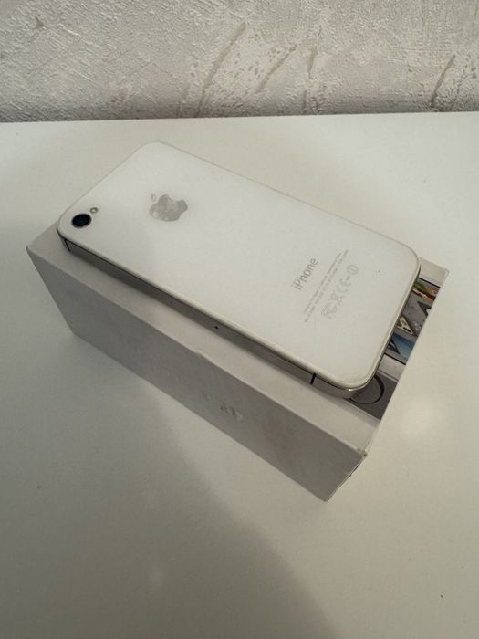iphone 4s ios 6.1.3 идеал (с коробкой)