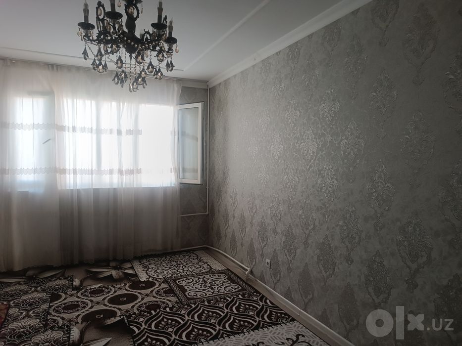 Quyliq bozori yonida kvartera bor. Qizlarga 6xonali dom navastroyka