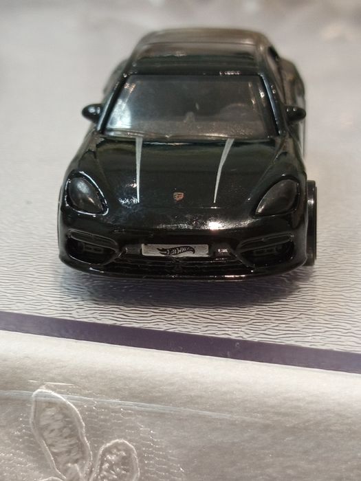 Hot wheels Porsche Panameta Turbo s 2022 yil chiqa narhi 250 000 som