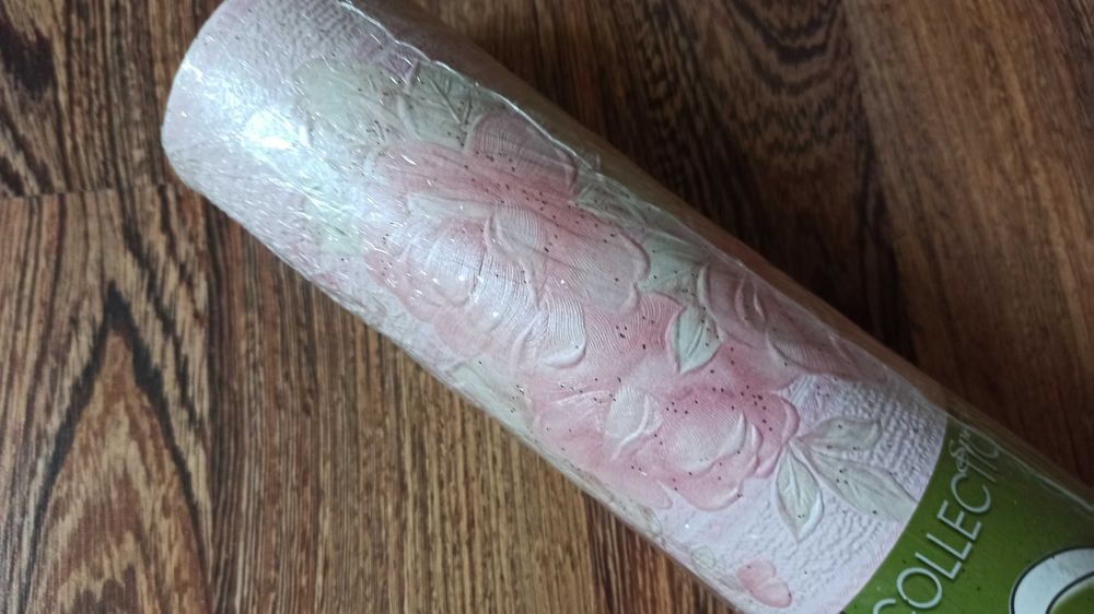 Остаток, один рулон обои 5 м2.