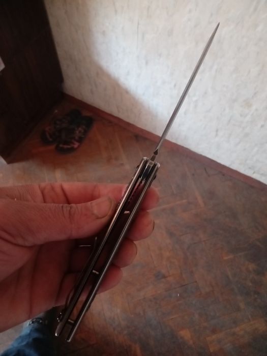 Продавам сгъваем нож