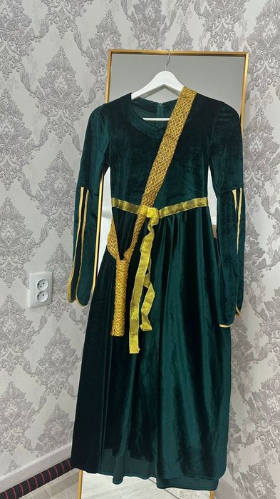 Продам новогодний костюм для девочки