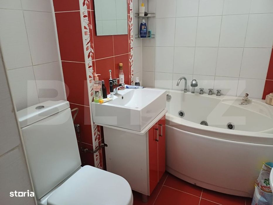 Apartament de vanzare, cu 3 camere, 70 mp, zona Revolutiei