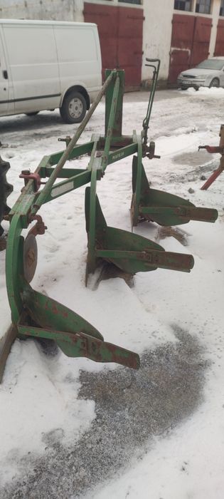 Vând plug trei trupite